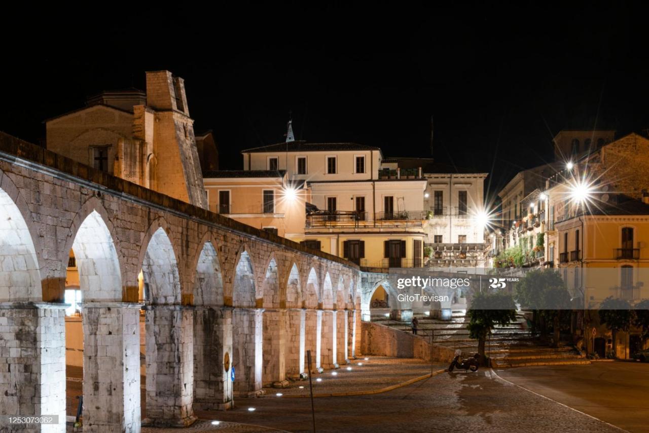 Dietro Piazza Maggiore Сулмона Екстериор снимка