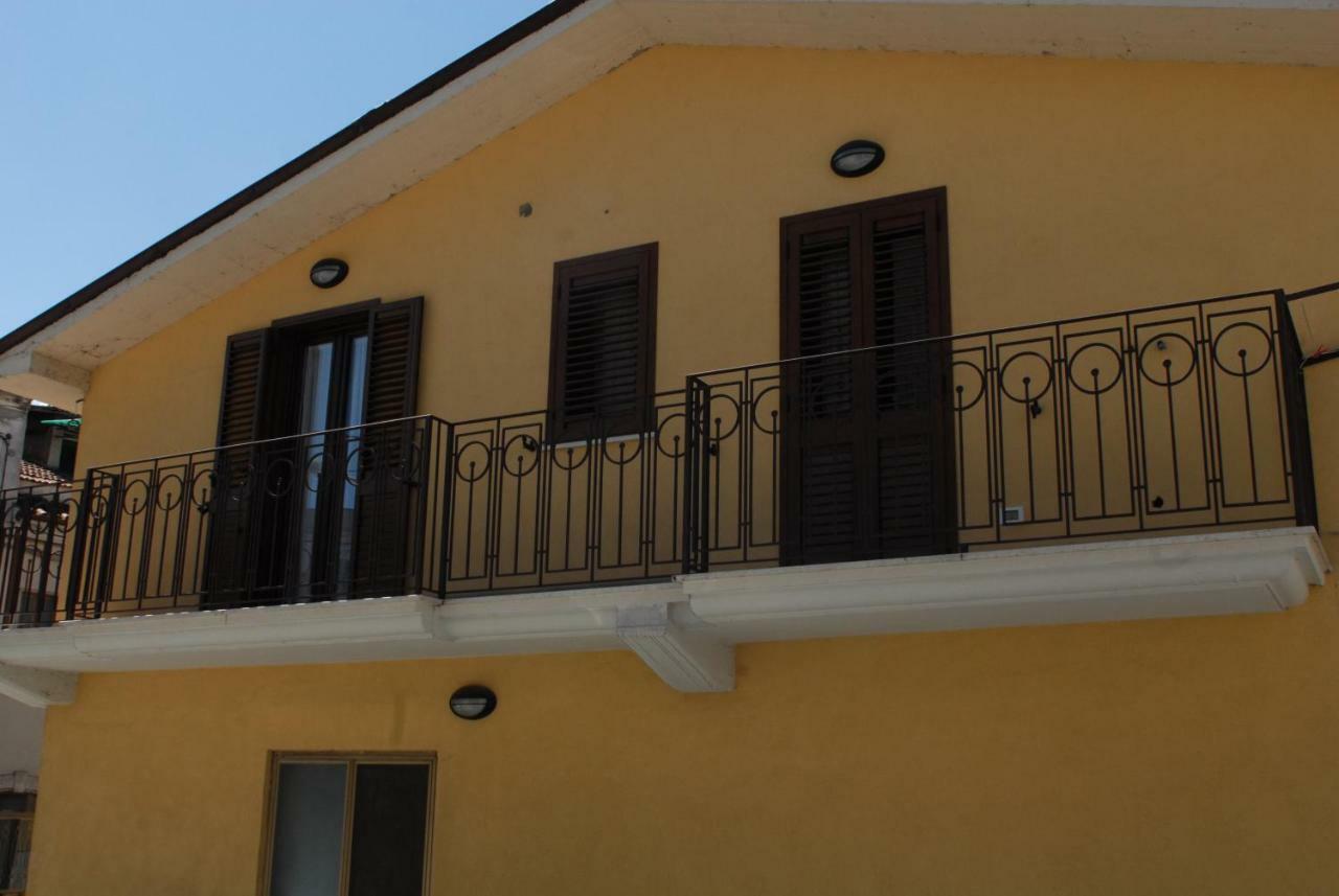 Dietro Piazza Maggiore Сулмона Екстериор снимка
